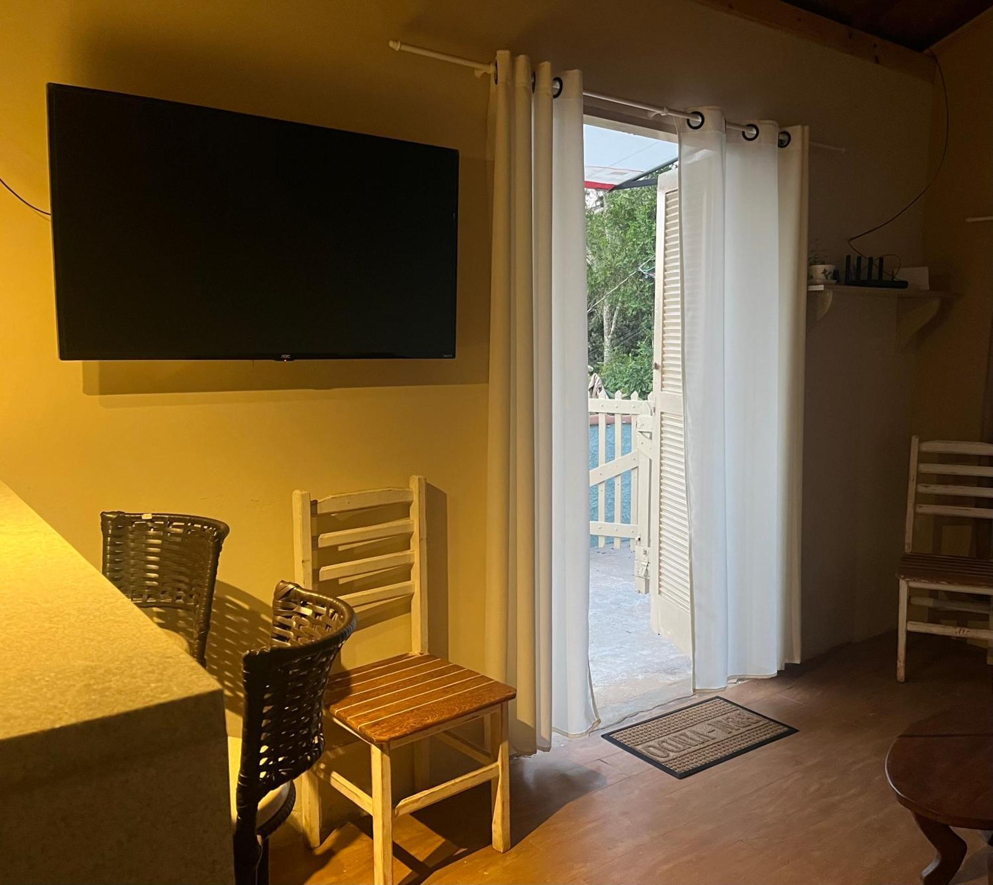 Вилла Casa Amarela , Perto Do Centro De Sto Antonio Do Pinhal Санту-Антониу-ду-Пиньял Экстерьер фото