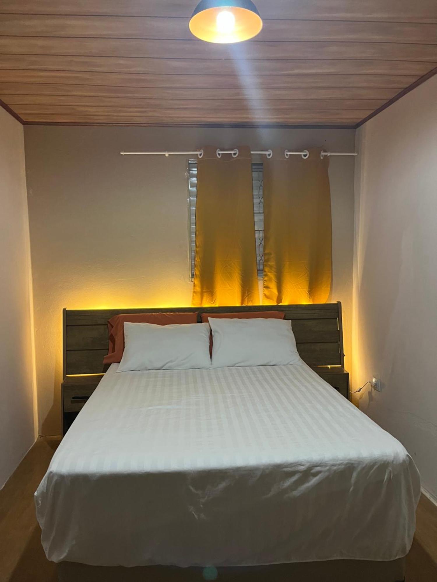 Вилла Casa Amarela , Perto Do Centro De Sto Antonio Do Pinhal Санту-Антониу-ду-Пиньял Экстерьер фото